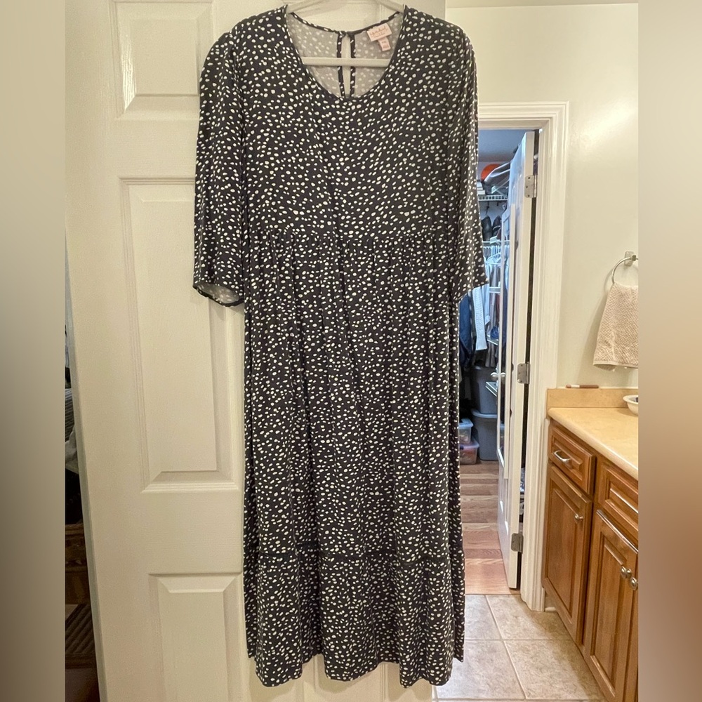 Isabel Maternity Gray and White 3/4 Sleeve Dress